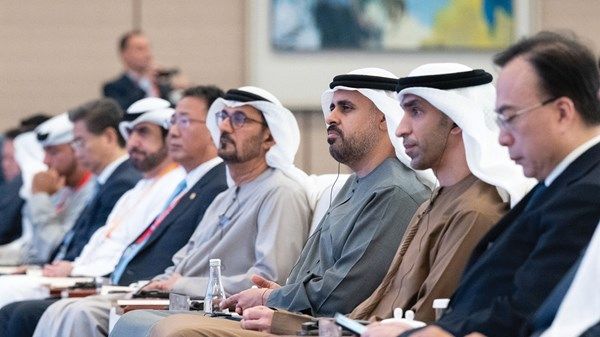 ذياب بن محمد بن زايد يحضر المؤتمر الصيني الإماراتي للتعاون الاقتصادي والتجاري في شنغهاي