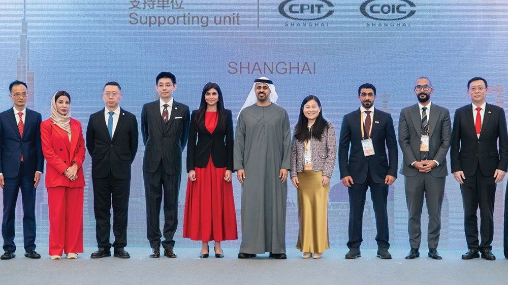 ذياب بن محمد بن زايد يحضر المؤتمر الصيني الإماراتي للتعاون الاقتصادي والتجاري في شنغهاي