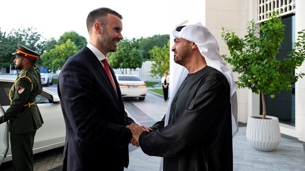 رئيس الدولة ورئيس وزراء مونتينيغرو يبحثان علاقات البلدين