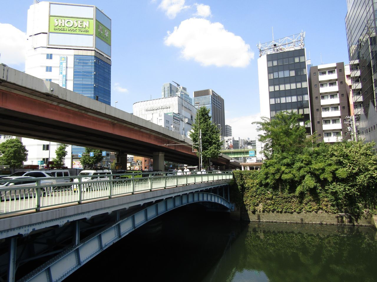 جسر إيزومي (© بيكستا)