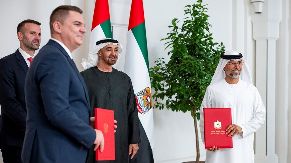 رئيس الدولة ورئيس وزراء مونتينيغرو يبحثان علاقات البلدين