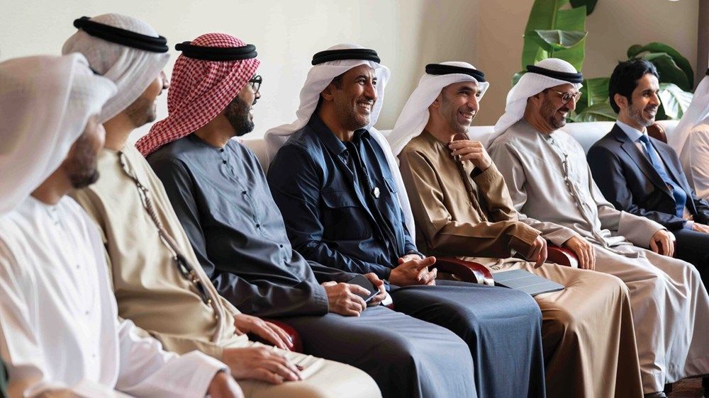 ذياب بن محمد بن زايد يلتقي طلبة إماراتيين مُبتعَثين في الجامعات الصينية