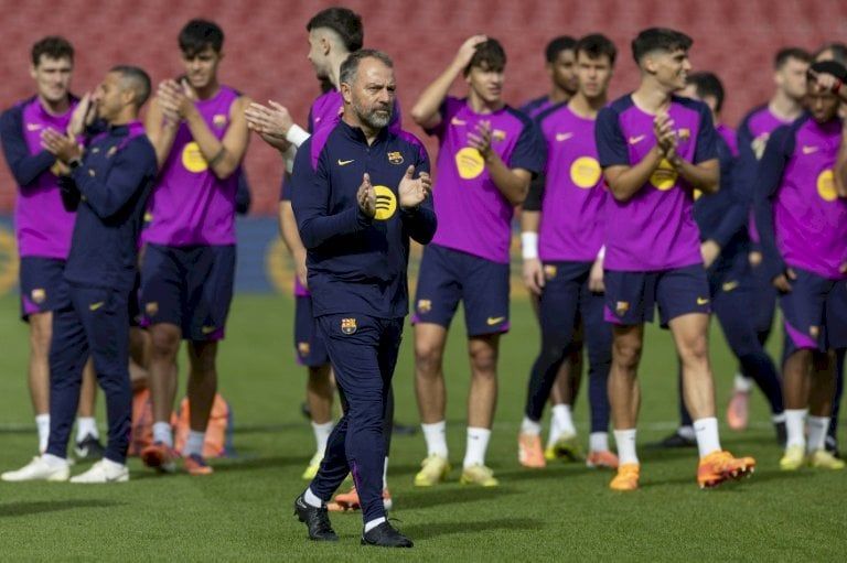 فليك يطالب لاعبي برشلونة بمزيد من "الروح القتالية"