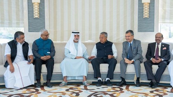 نهيان بن مبارك يستقبل رئيس وزراء كيرالا