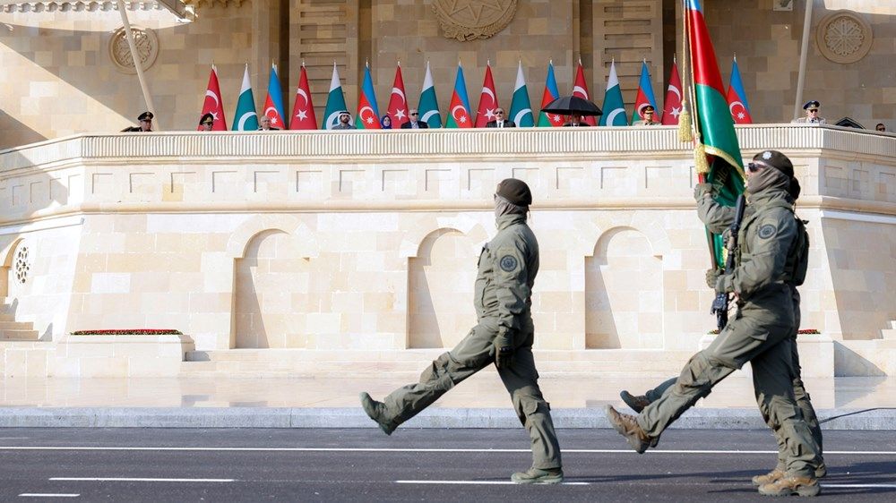 نيابة عن رئيس الدولة.. حمدان بن محمد يحضر احتفالات أذربيجان بـ«يوم النصر»