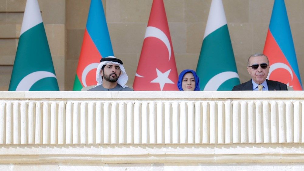 نيابة عن رئيس الدولة.. حمدان بن محمد يحضر احتفالات أذربيجان بـ«يوم النصر»