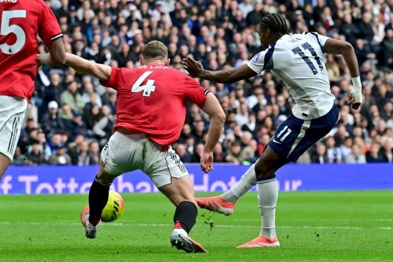 بطولة إنكلترا: يونايتد ينقذ نقطة من أرض توتنهام بعد تقدمه حتى الدقيقة 84