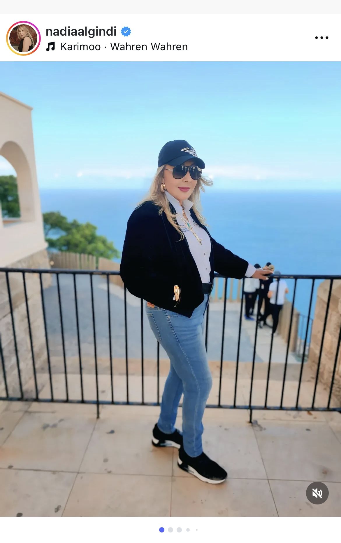 كاجوال.. شاهد نادية الجندي تخطف الأنظار بإطلالة شبابية