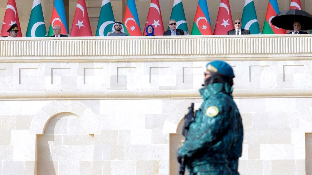 نيابة عن رئيس الدولة.. حمدان بن محمد يحضر احتفالات أذربيجان بـ«يوم النصر»