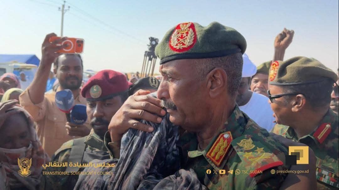 البرهان يزور مراكز إيواء نازحي الفاشر بمدينة الدبة