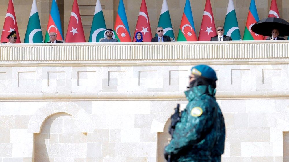 نيابة عن رئيس الدولة.. حمدان بن محمد يحضر احتفالات أذربيجان بـ«يوم النصر»