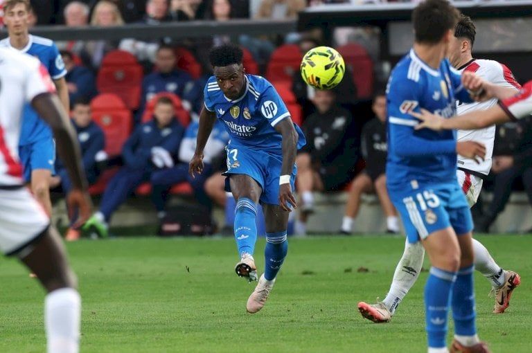 بطولة إسبانيا: ريال مدريد يتعثّر أمام فايكانو ويمنح برشلونة فرصة تقليص الفارق