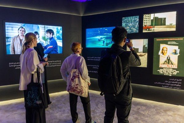 مؤتمر النقد السينمائي الدولي يختتم محطات النسخة الثالثة في الرياض تحت شعار “السينما… فنّ المكان”