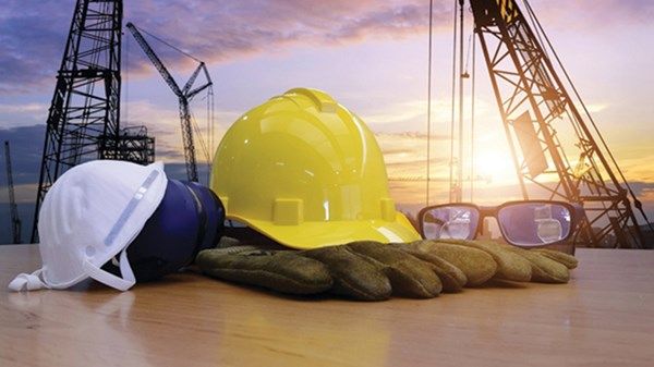 «الموارد البشرية»: 5 متطلبات للعامل لضمان الصحة والسلامة في المواقع
