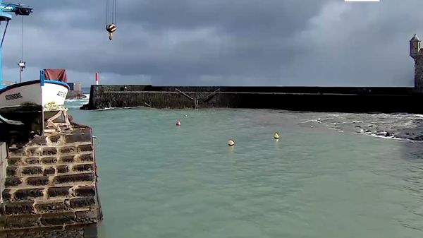 قتلى وجرحى إثر تسونامي ضرب جزرا في إسبانيا