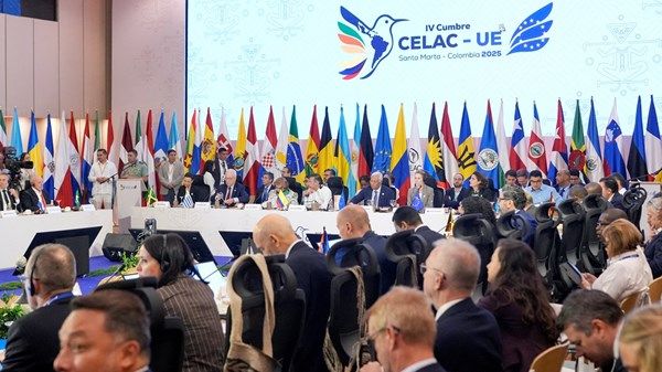 افتتاح قمة أميركا اللاتينية والاتحاد الأوروبي في كولومبيا