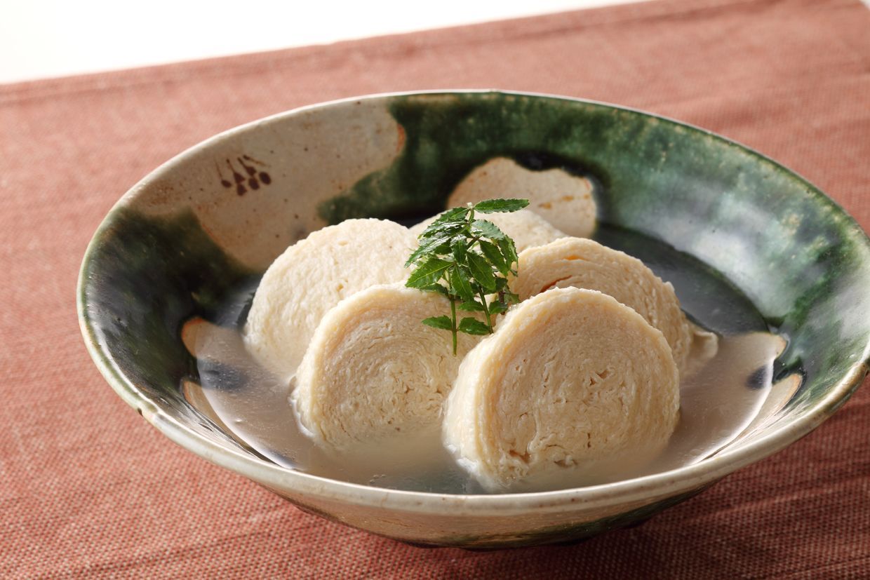 لفائف يوبا مجففة مطهوة على نار هادئة (الصورة مقدمة من بلدية نيكّو، محافظة توتشيغي)