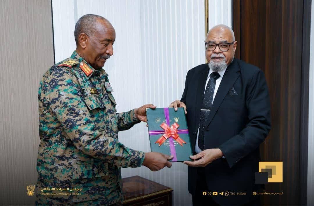 البرهان يطلع على أداء ديوان المراجع العام ويعد بتنفيذ توصياته