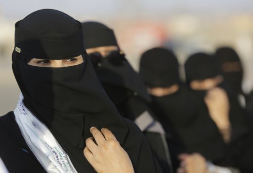 رسميًا.. السعودية تلغي أهم شروط زواج المقيمين من المواطنات وتمنح المرأة حرية الإختيار