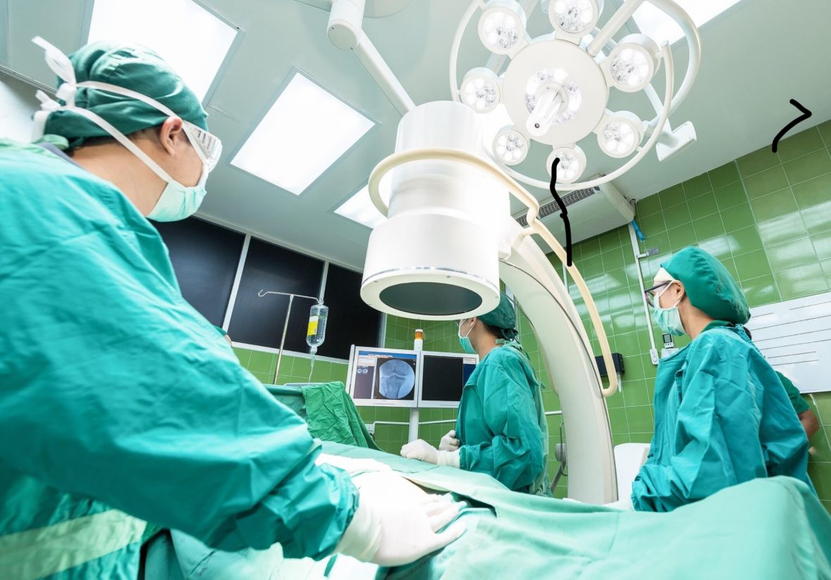 تكنولوجيا: الذكاء الاصطناعي والواقع المعزز يقتحمان غرف العمليات.. هكذا سيغيران مستقبل الجراحة