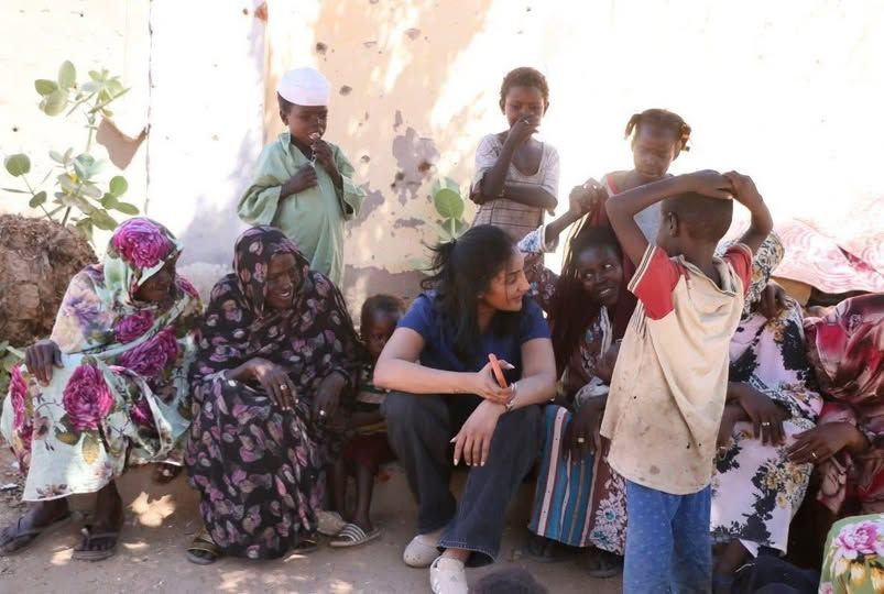 شاهد.. إبراهيم الميرغني ينشر صورة لزوجته تسابيح خاطر من زيارتها للفاشر ويتغزل فيها:(‏إمرأة قوية وصادقة ومصادمة ولوحدها هزمت كل جيوشهم)