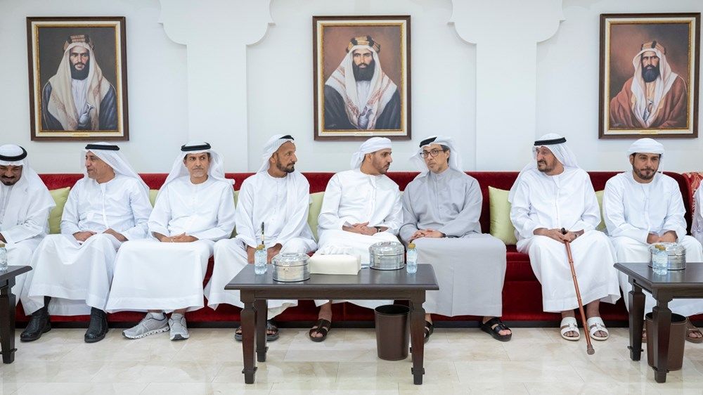 منصور بن زايد يعزي عوض وأحمد بن مصلح الأحبابي في وفاة والدتهما