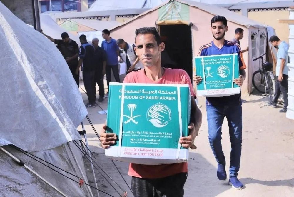 السعودية تواصل توزيع المساعدات الغذائية في شمال وجنوب غزة