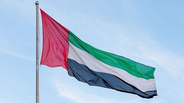 حكام الإمارات يعزون خادم الحرمين في وفاة وفاء بنت بندر