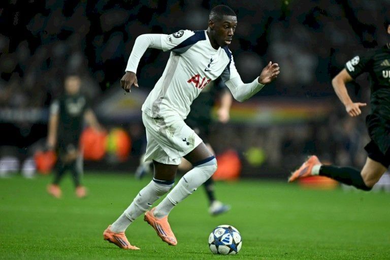 الفرنسي كولو مواني يتجنّب الخضوع لجراحة بعد إصابته في الفك