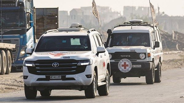 إسرائيل تسلم 15 جثماناً لفلسطينيين محتجزة لديها عبر الصليب الأحمر