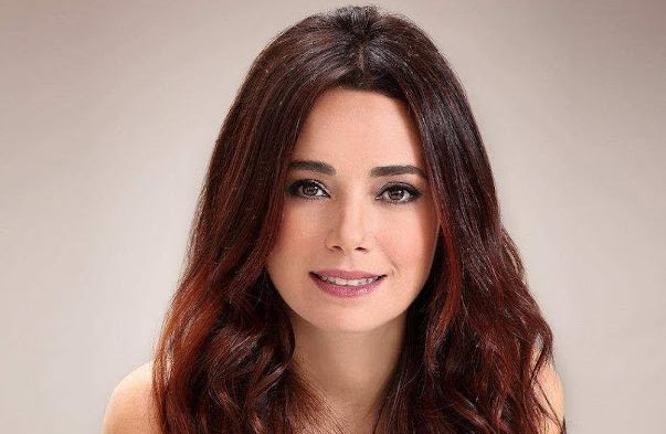 بطلة “البراعم الحمراء” تنجو من حادث سير مروّع برفقة طفلَيها