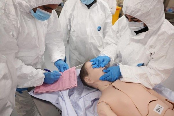 شرطة أبوظبي تنفّذ برامج تدريبية متقدمة في مجال تحديد هوية ضحايا الكوارث