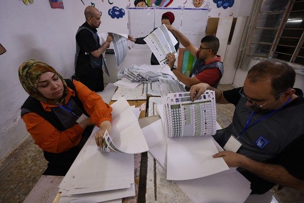 ائتلاف رئيس الحكومة العراقية يحقق فوزاً كبيراً في الانتخابات