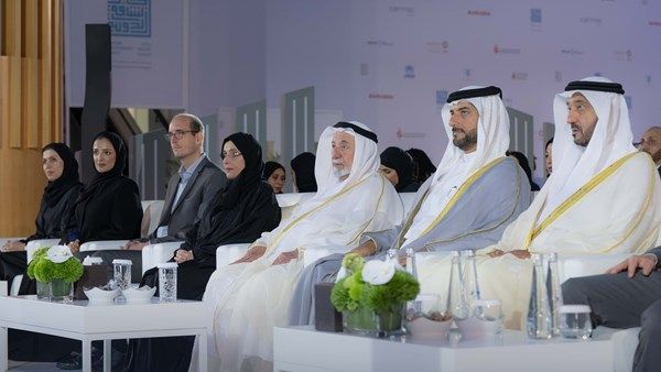 حاكم الشارقة يكرّم منظمة «كونيكسيو أفريقيا» الفائزة بجائزة الشارقة الدولية لمناصرة ودعم اللاجئين