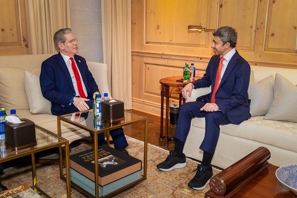 عبدالله بن زايد يلتقي وزير الخزانة الأميركي