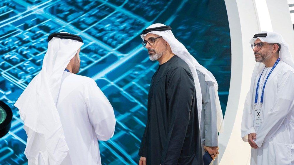 خالد بن محمد بن زايد يشهد جانباً من فعاليات معرض «دريفت إكس» في نسخته الثانية