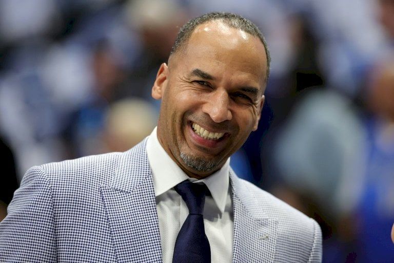 أن بي ايه: مافريكس يقيل مديره العام هاريسون عراب انتقال دونتشيتش إلى ليكرز