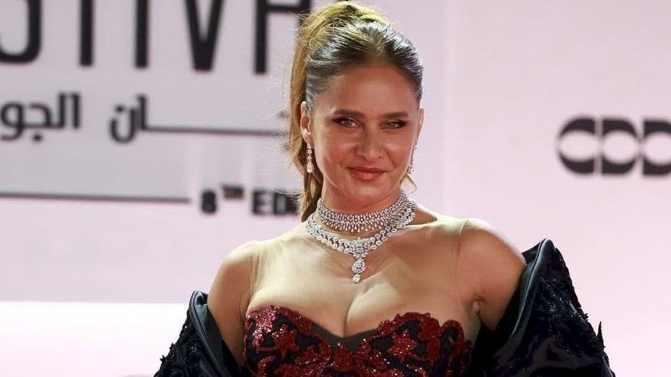 قصة نيللي كريم مع أبو جبل