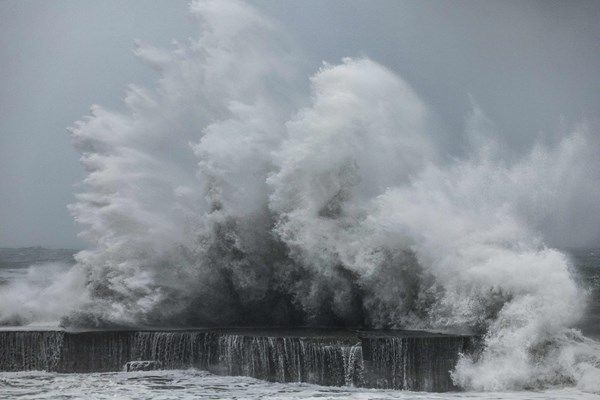 إعصار "فونج وونج" يتسبب بفيضانات في تايوان وإجلاء الآلاف