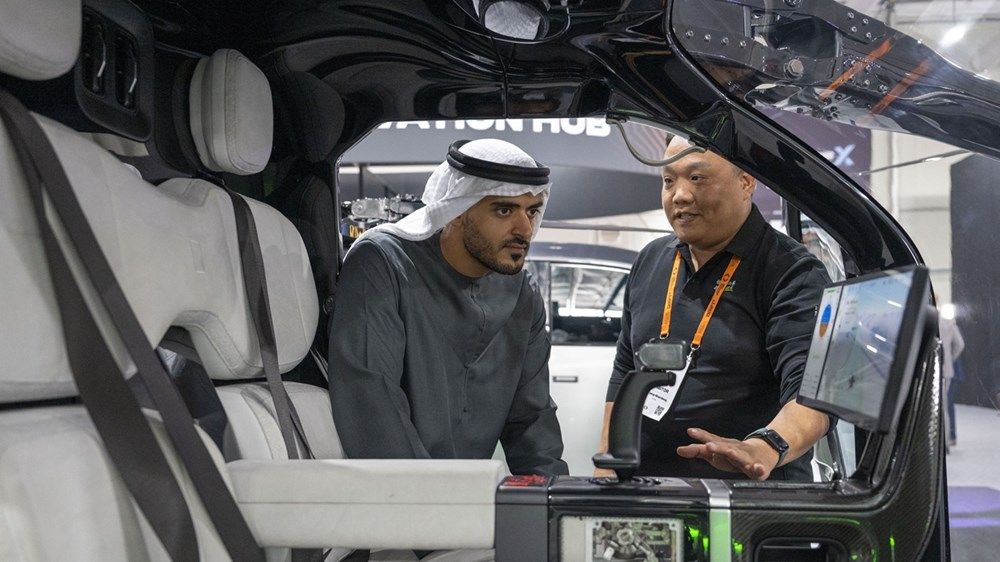 زايد بن محمد بن زايد يزور معرض «دريفت إكس» 2025