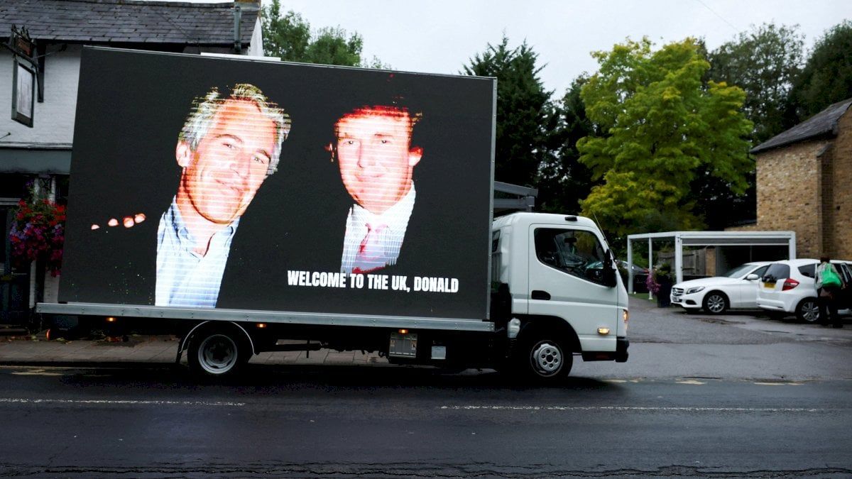 البيت الأبيض يرد على تسريبات إبستين عن ترامب بأنها "رواية زائفة"