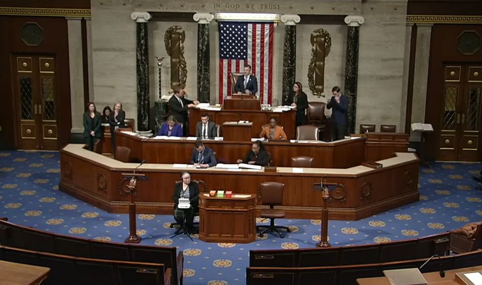 مشروع قانون التمويل الرامي لإعادة فتح الحكومة الأمريكية يتجه إلى مكتب ترامب