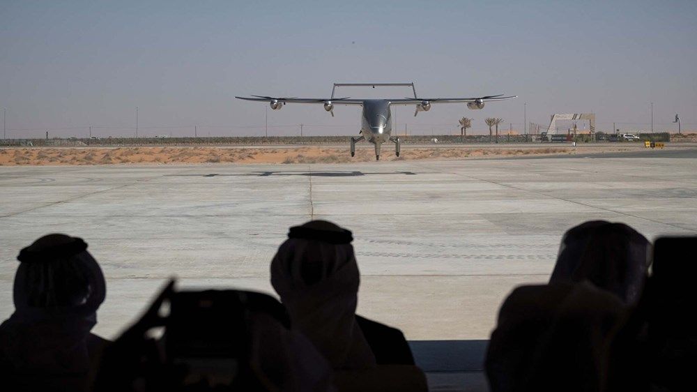 زايد بن محمد بن زايد يشهد إجراء"لود أوتونومس" أول رحلة تجريبية للطائرة "هيلي" بمنطقة العين