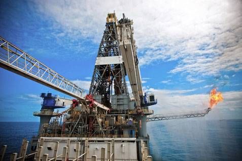 النفط ينخفض بعد تقرير أوبك والخام الأمريكي يهبط بأكثر من 4%