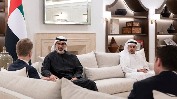 خالد بن محمد بن زايد يلتقي وفداً من الإدارة التنفيذية لمجموعة بروكفيلد لإدارة الأصول