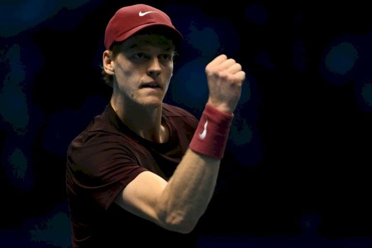 أيه تي بي الختامية: سينر يتخطى زفيريف بسهولة ويتأهل إلى نصف النهائي وأوجيه-ألياسيم ينعش آماله