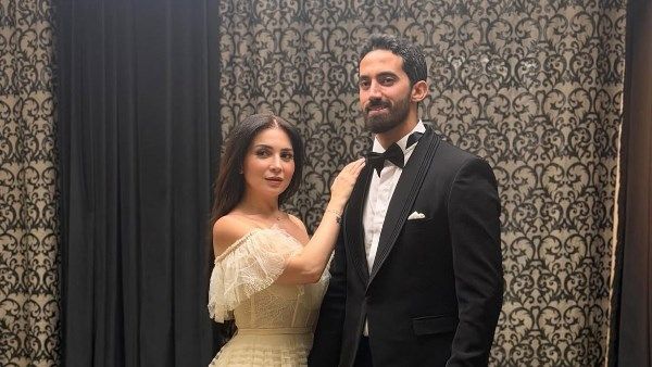 الكل فرحان بيها.. صور تكشف جمال مي عز الدين وأناقتها