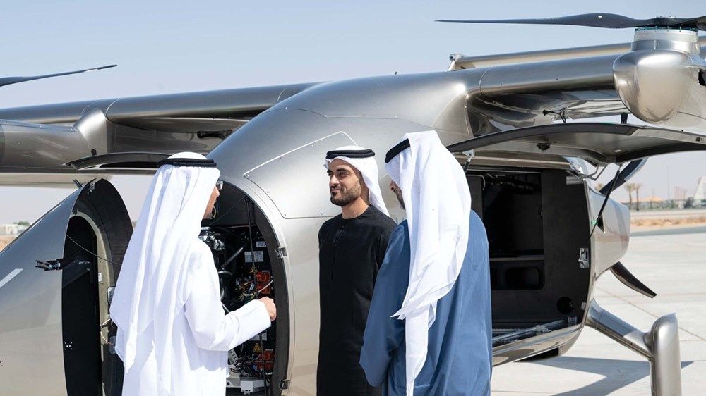 زايد بن محمد بن زايد يشهد إجراء"لود أوتونومس" أول رحلة تجريبية للطائرة "هيلي" بمنطقة العين