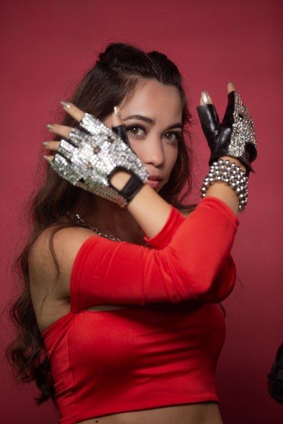 تحديث بالفيديو- إيفا ماضي تحقّق نجاحًا لافتًا بأغنية “الهيبة” وتتجاوز ثمانية ملايين مشاهدة