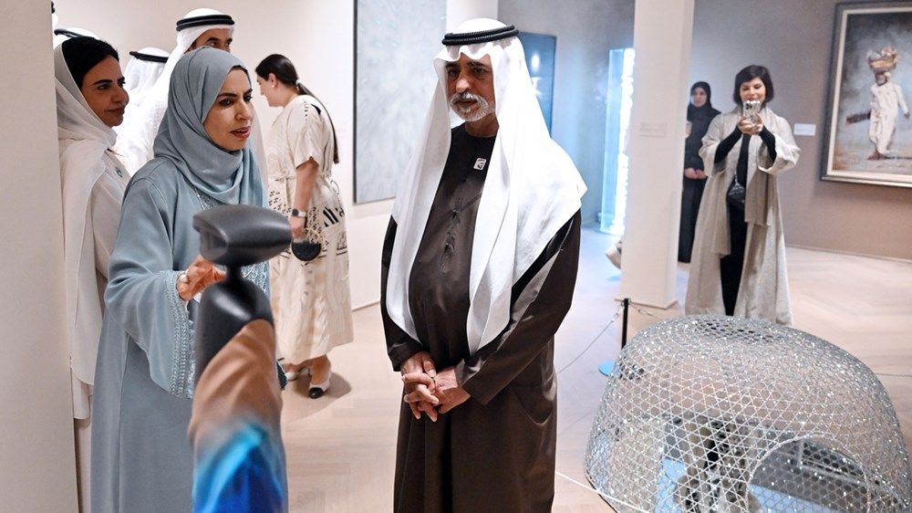 خلال افتتاحه معرض «خارج النص».. نهيان بن مبارك: الإمارات مركز عالمي للحوار الثقافي بفضل رؤية القيادة